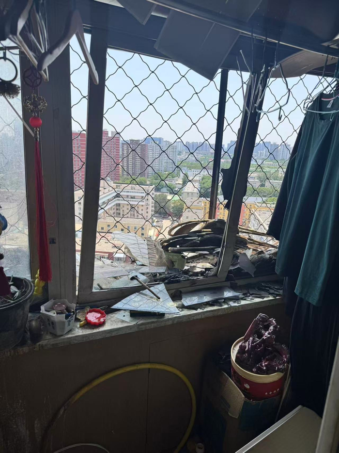 烟头引发阳台火灾。石景山消防供图