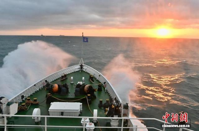 台湾海峡首艘大型巡航救助船“海巡06”轮参与行动