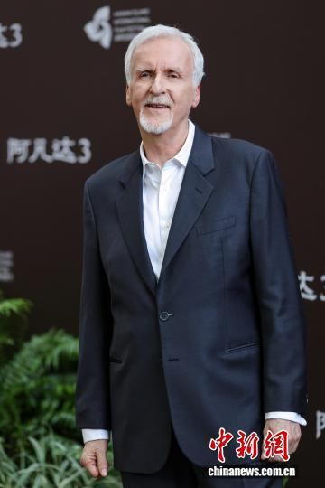 12月8日，电影《阿凡达3》中国首映礼在海南三亚举行。图为导演詹姆斯·卡梅隆出席仪式。中新社记者 骆云飞 摄