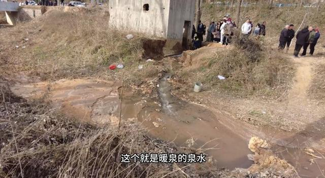 贾鲁河源头梨园河附近的民众奔走相告，来此见证泉水复涌（来源：网络）