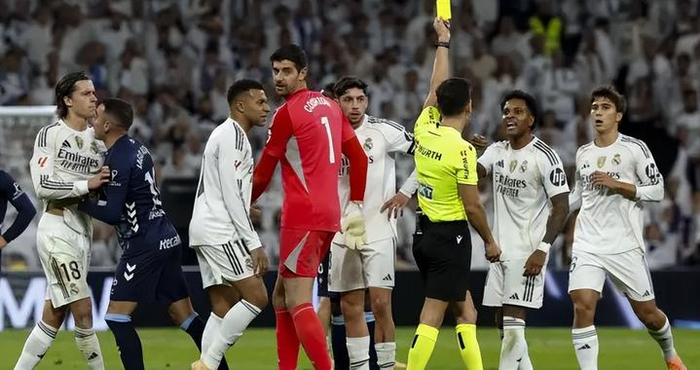 皇马近3年首次联赛主场有球员染红 连续57个主场无红牌纪录告终