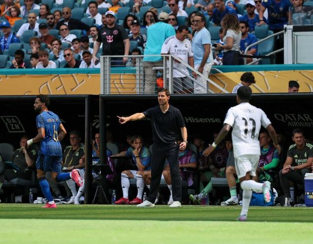 矛盾激化！阿隆索被孤立：皇马更衣室已失控球员击败主帅