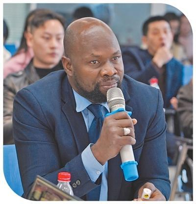 孔特在湖南长沙举办的招商研讨会上发言。盘清文摄