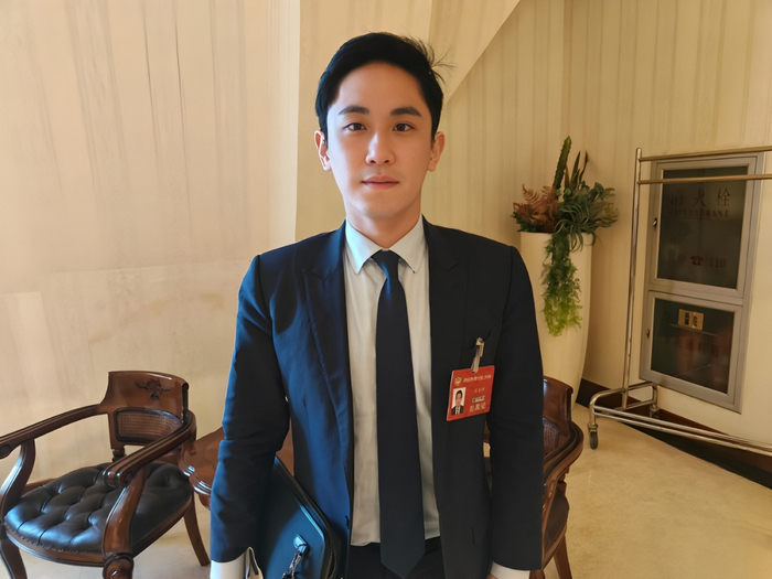香港众富二代参选议员,霍启刚庄家彬高票获选,赵世曾儿子落选__财经头条__新浪财经