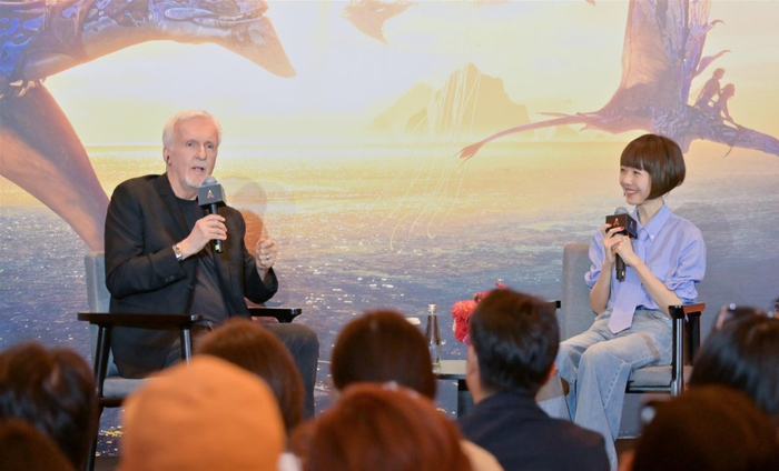 卡梅隆大师班现场，陈鲁豫担任主持。图片来自@三亚发布