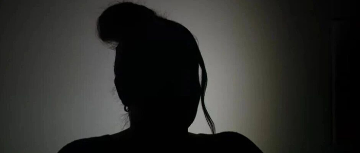 男医生将堕胎药碾碎，趁女友熟睡强行塞嘴！她流产了，他却顺利行医一年...