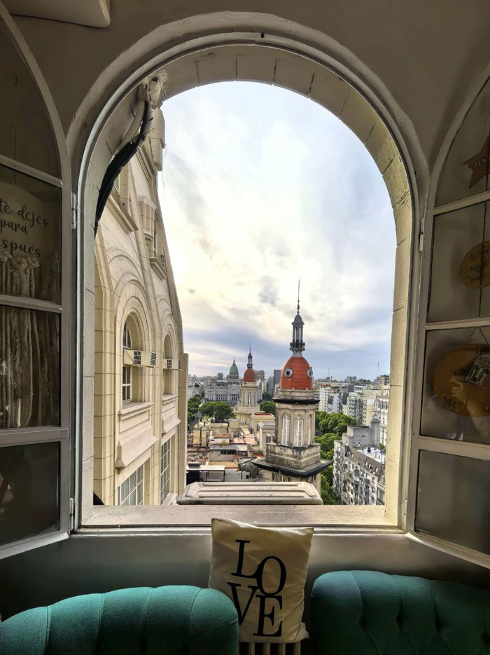 当地时间12月7日，布宜诺斯艾利斯巴罗洛宫窗外城市风光。新京报贝壳财经记者 俞金旻 摄