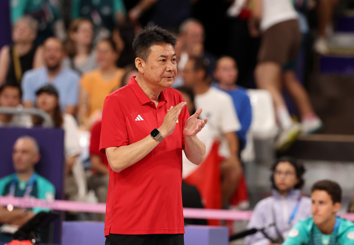 蔡斌再度拿起上海女排的教鞭。 资料图