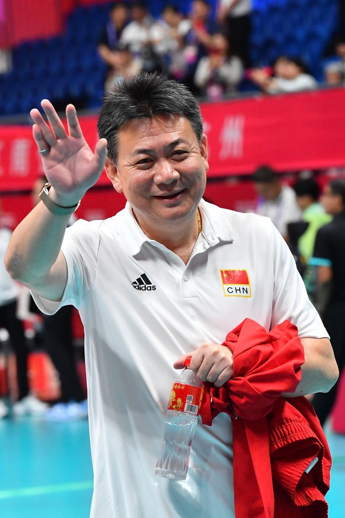 此前蔡斌执教过多支球队,尤其曾率上海女排收获五连冠。