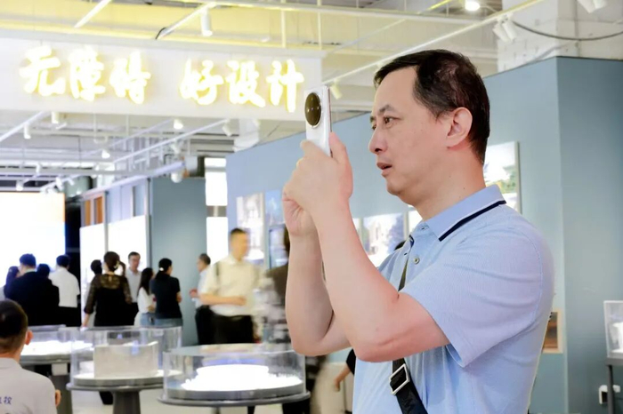 当 AI 忘掉颜色,当手机听懂孩子的哭声_人物_第6张_纵横网 当 AI 忘掉颜色,当手机听懂孩子的哭声_https://www.izongheng.net_人物_第6张