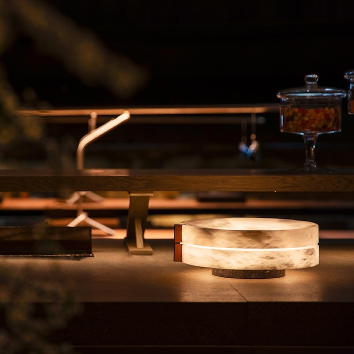 摩根梁志天智能台灯