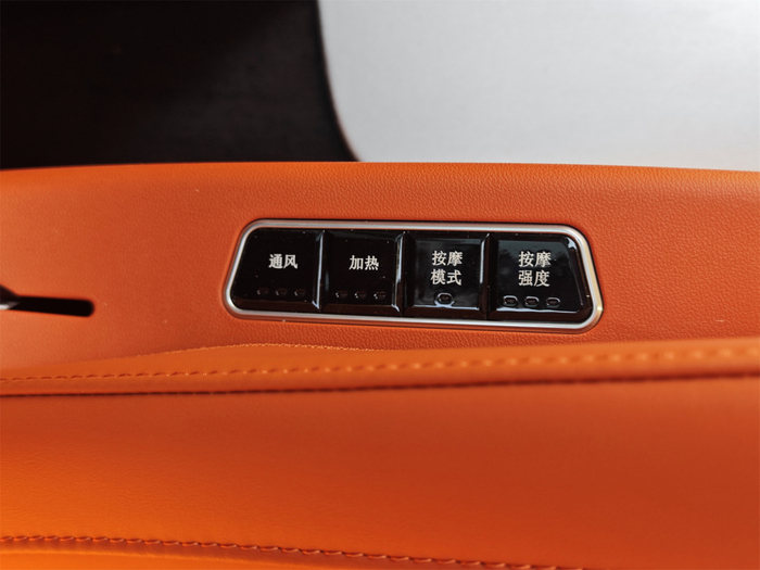 二排座椅的功能采用了中文标识