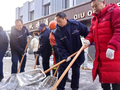 北京大栅栏街道多方力量齐上阵，扫雪铲冰保畅通