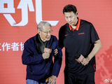 男篮输球夜再迎一噩耗！前国家队主教练去世：曾是奥运旗手第一人