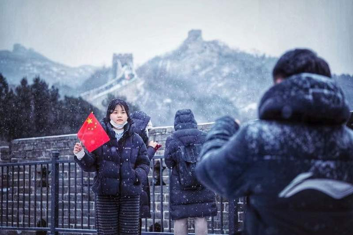 八达岭长城，游客在拍照纪念。