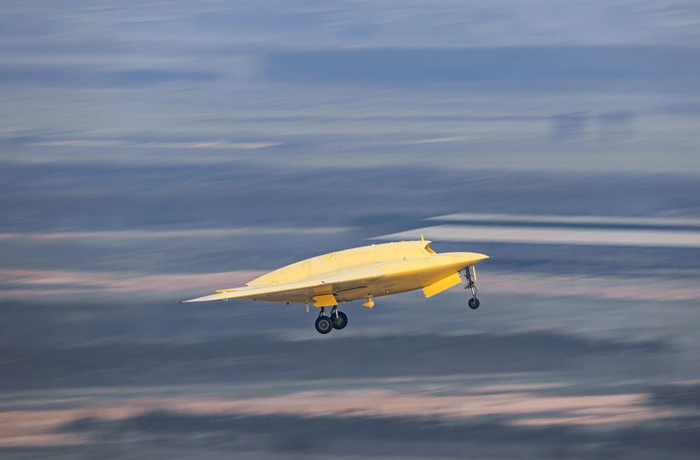 彩虹-7无人机成功起飞