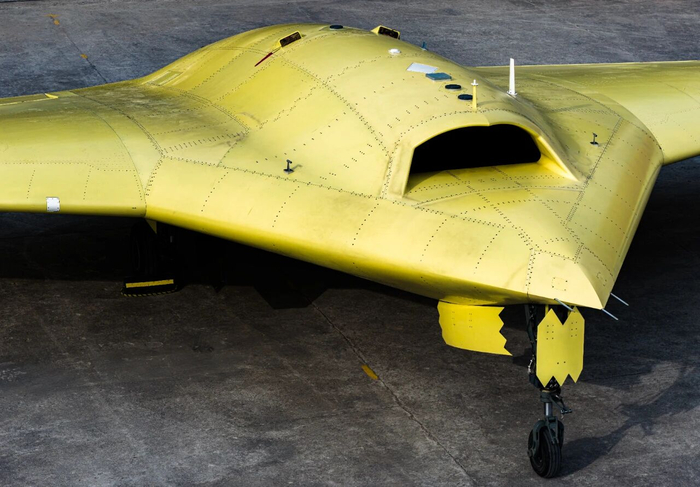 彩虹-7高空高速隐身无人机