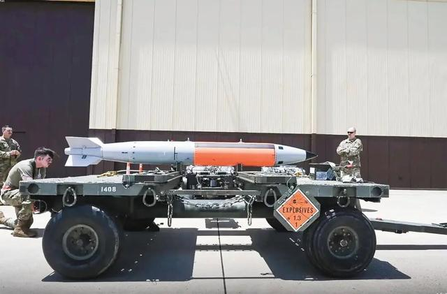 资料图：美军B61-12核航弹（来源：环球时报）