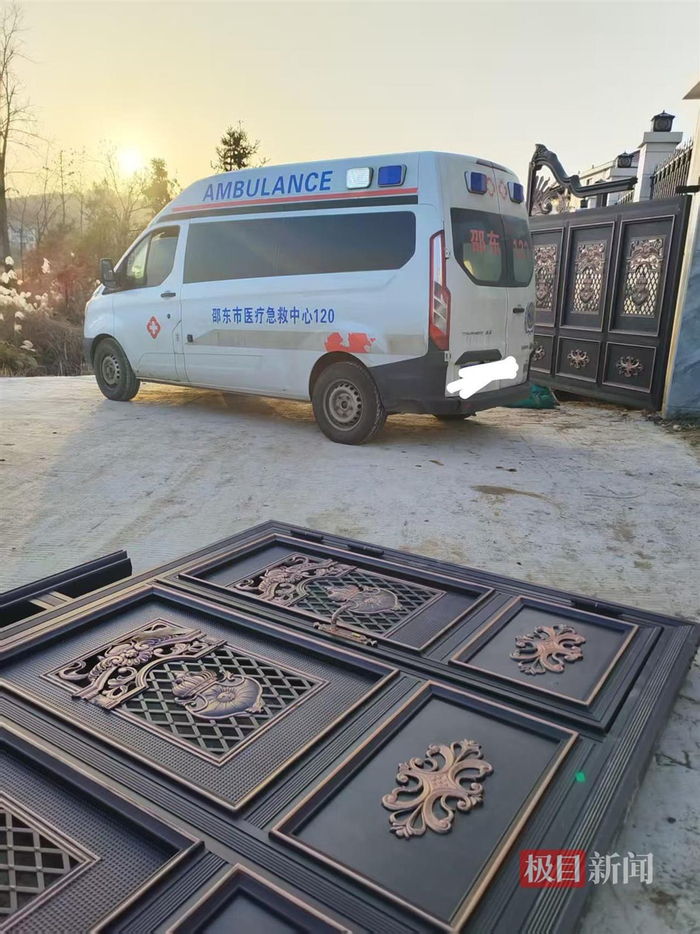 自家铁门倒下将83岁婆婆砸伤住进ICU，家属：大门仅买了两年多，厂家商家称质量和安装都没问题