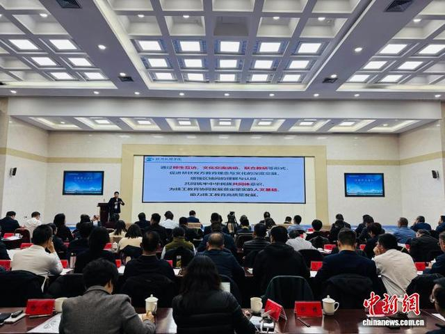 图为经验分享现场。孙睿 摄