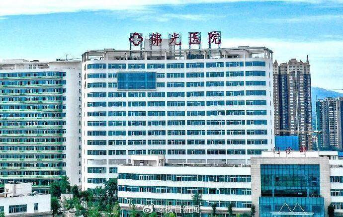 女婴剖腹产出生当天夭折，父亲质疑抢救方向错误，医院回应