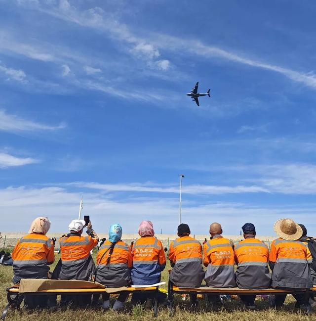 2025空军航空开放活动和长春航空展里的“走红照片”。吉林大学学生 唐家杰 摄