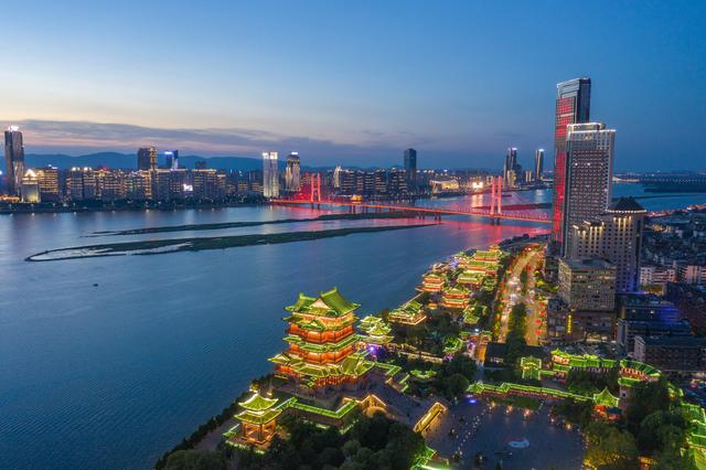俯瞰南昌滕王阁景区及北扩工程。视觉中国 图