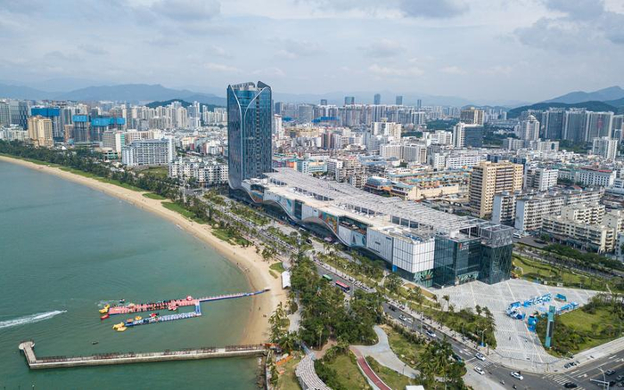 ▲海南自贸港重点园区——三亚中央商务区（2025年11月1日摄，无人机照片）。图/新华社
