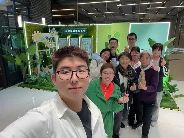 如今让周子珺最开心的事情，是与外婆、妈妈一起并肩奋斗