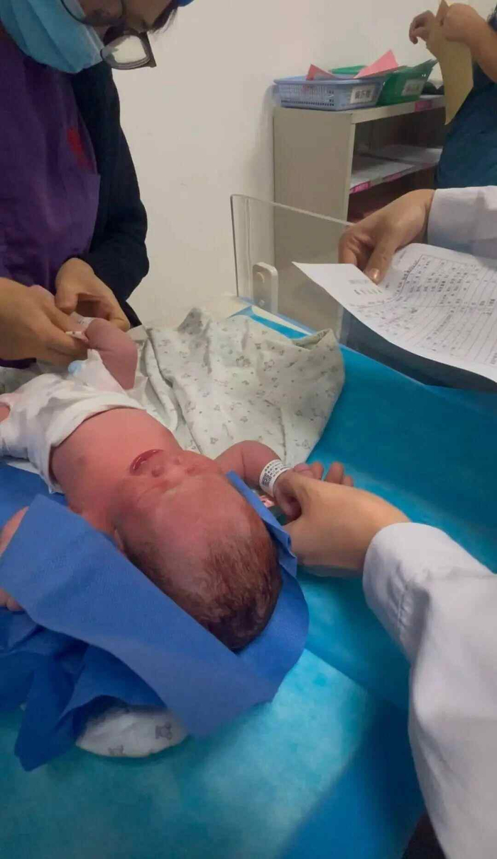 “抗震小英雄”林浩官宣生女