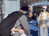 郭碧婷向佐机场分别没拥抱
