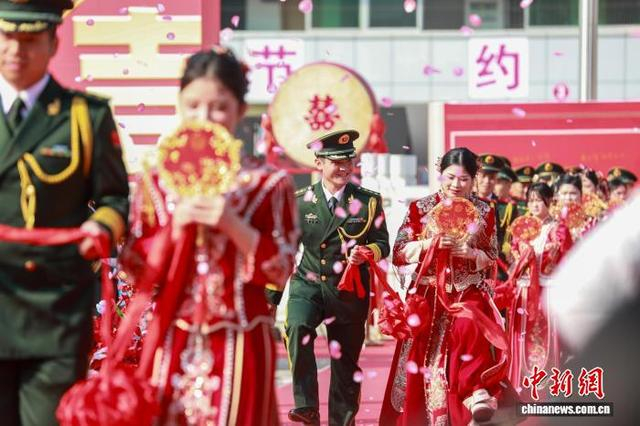 图为婚礼现场。陈名利 摄