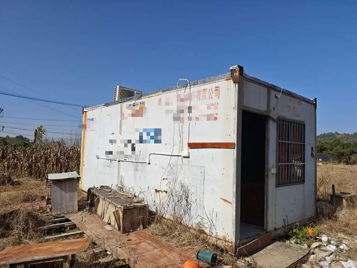 李某用于存放烟花爆竹的集装箱。杭州警方供图