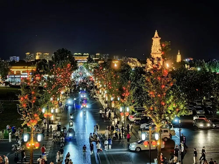 图为正定燕赵南大街夜景。新华社记者 周凯 摄