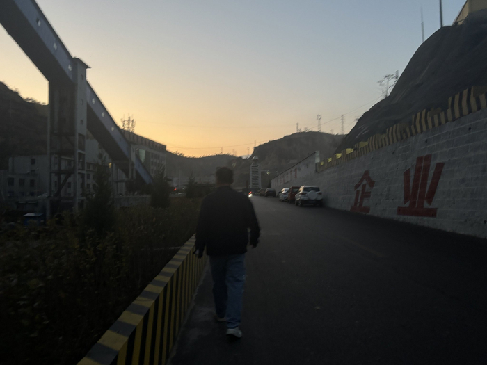 11月初，高跃忠在柳林县工作的矿区。新京报记者 左琳 摄