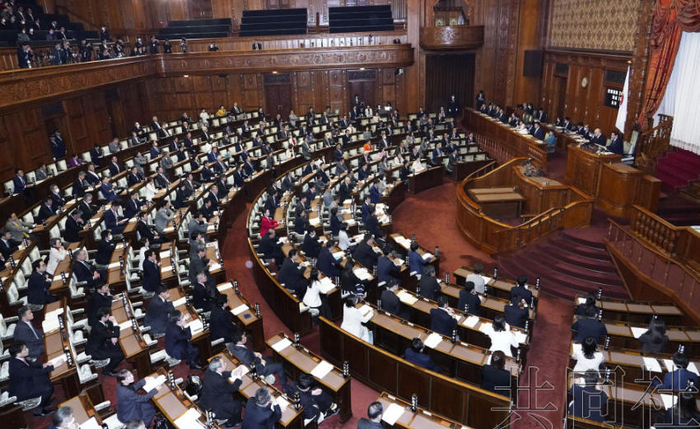 12月16日，日本国会通过2025年度补充预算案 共同社