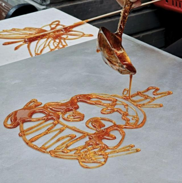 “非遗+”市集和渔村非遗漫游，糖画传承人将现场演绎传统技艺 金山区供图