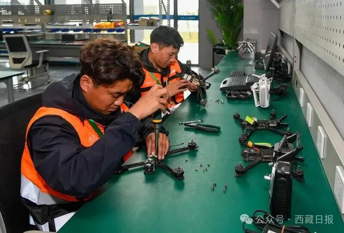 图为林芝经济开发区海澜翱翔航空有限公司林芝基地车间一角。记者 丹增群培 摄