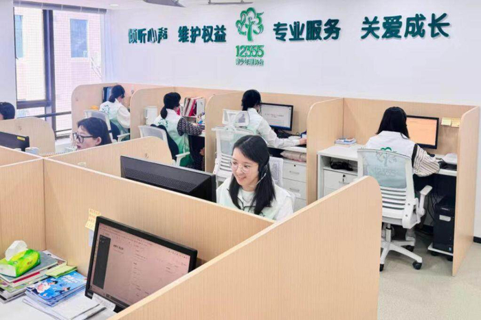 “爱你老己”成为网络热梗背后：年轻人更注重自我关怀与接纳