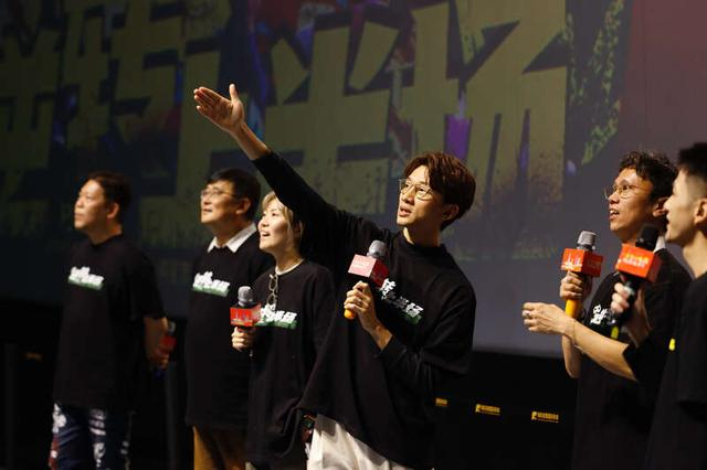 主创团队代表分享影片花絮。主办方供图