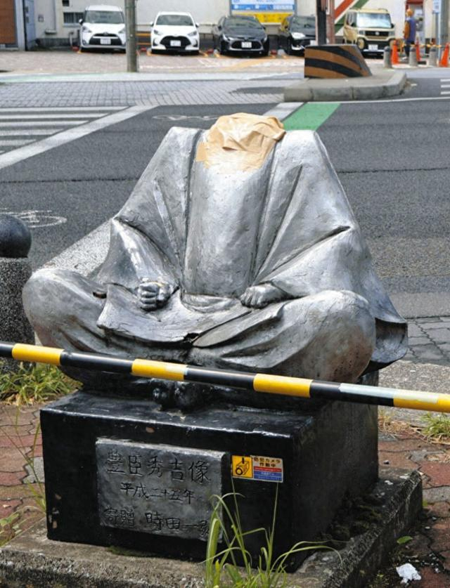 日本名古屋市头部缺失的丰臣秀吉雕像 日媒8月25日摄