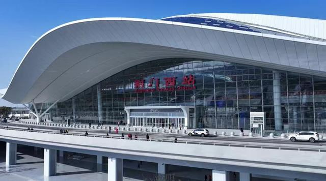 荆门西站。荆门九派通融媒体中心 供图