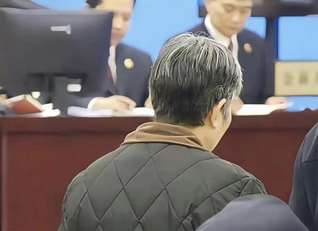 12月19日，贾霞在庭审中（视频截图）