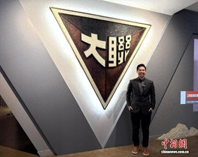 12月24日，台湾自媒体博主“历史哥”李易修到云南昆明参观西南联大博物馆。陈静 摄