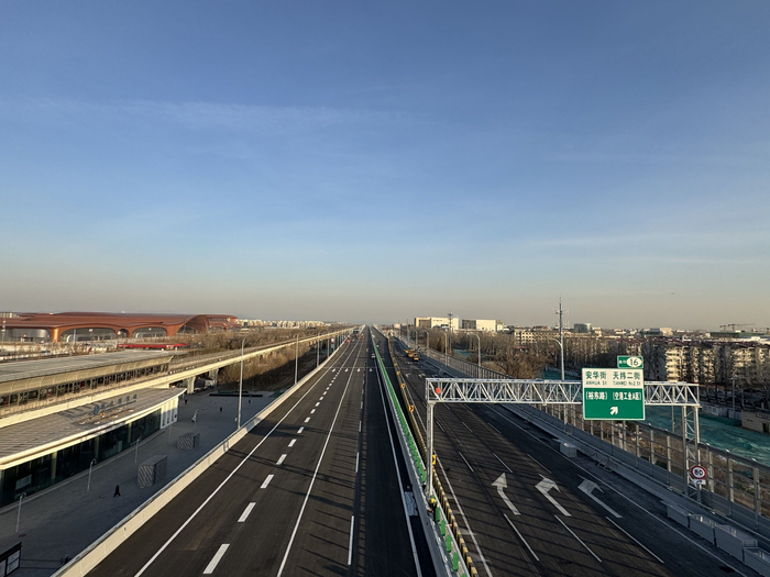 京密高速新国展段全线主路贯通后，最快可实现8分钟进五环、11分钟达四环。北京市交通委供图