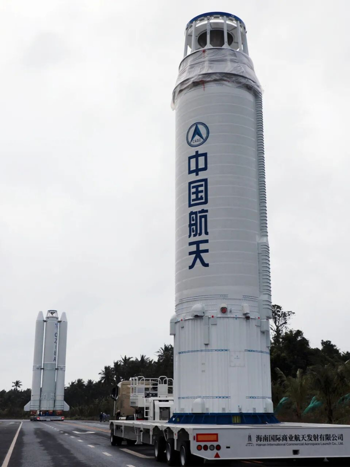 火箭转运（袁晓天 摄）