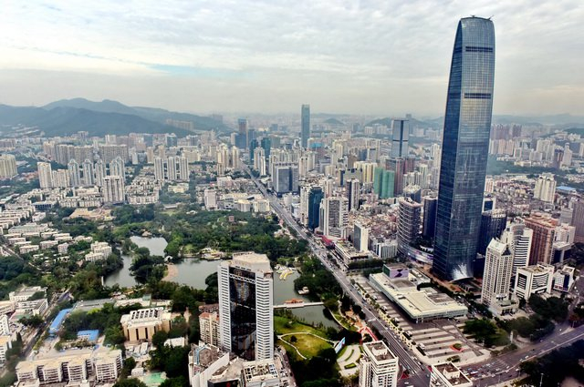 三大区域先行区各自建设的主要目标有所不同。图为深圳城市景观。摄影/章轲