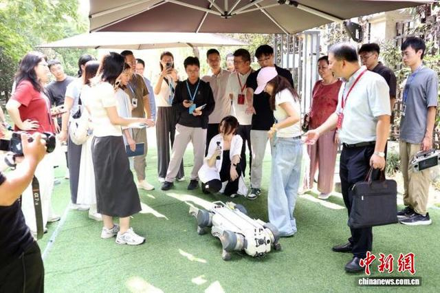 2025年9月7日至8日，由中央统战部组织的“走进民企看‘质’变”主题采访活动走进浙江杭州。杭州市委统战部 供图