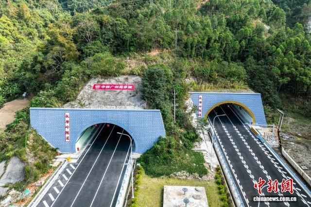 中铁广州工程局承建的板塘岭隧道。韦忠帆 摄