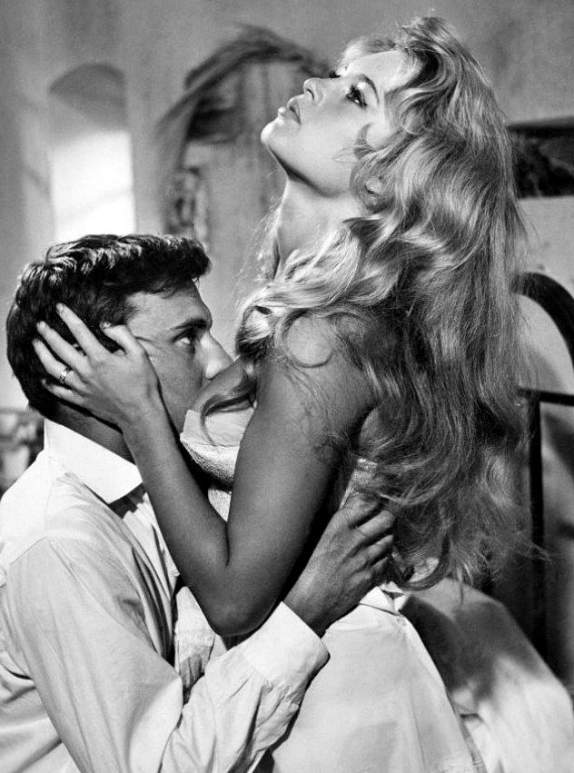 《上帝创造女人》剧照